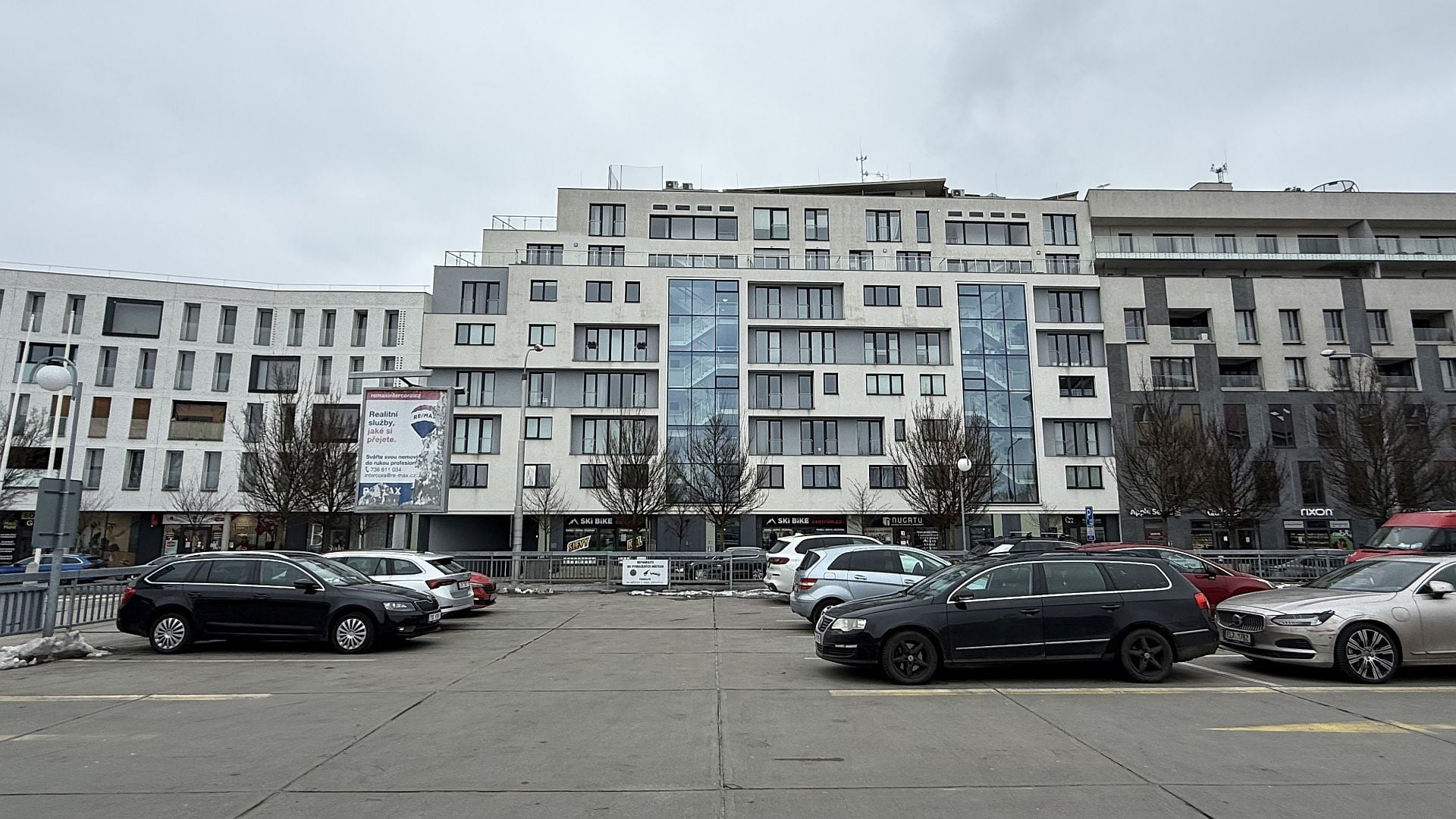 Pronájem novostavby bytu 2+kk s balkonem a garážovým stáním v přímém centru Plzně